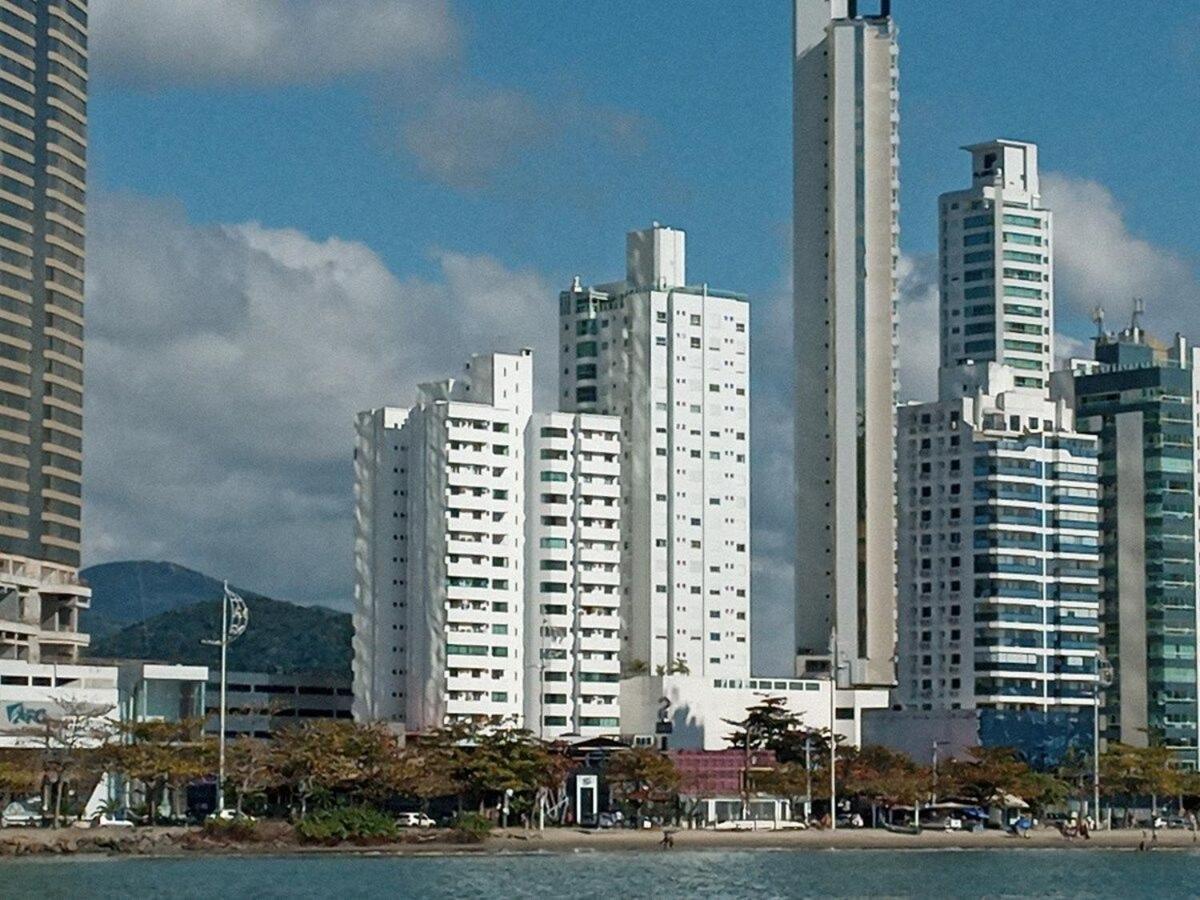 3 Suites Linda Vista Da Orla De Bc A 50M Da Praia - Somente Familiares Balneário Camboriú Екстериор снимка