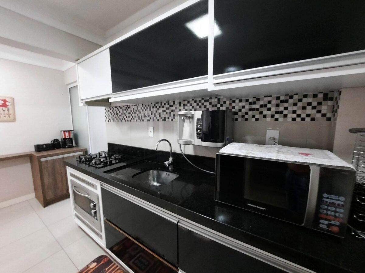 3 Suites Linda Vista Da Orla De Bc A 50M Da Praia - Somente Familiares Balneário Camboriú Екстериор снимка