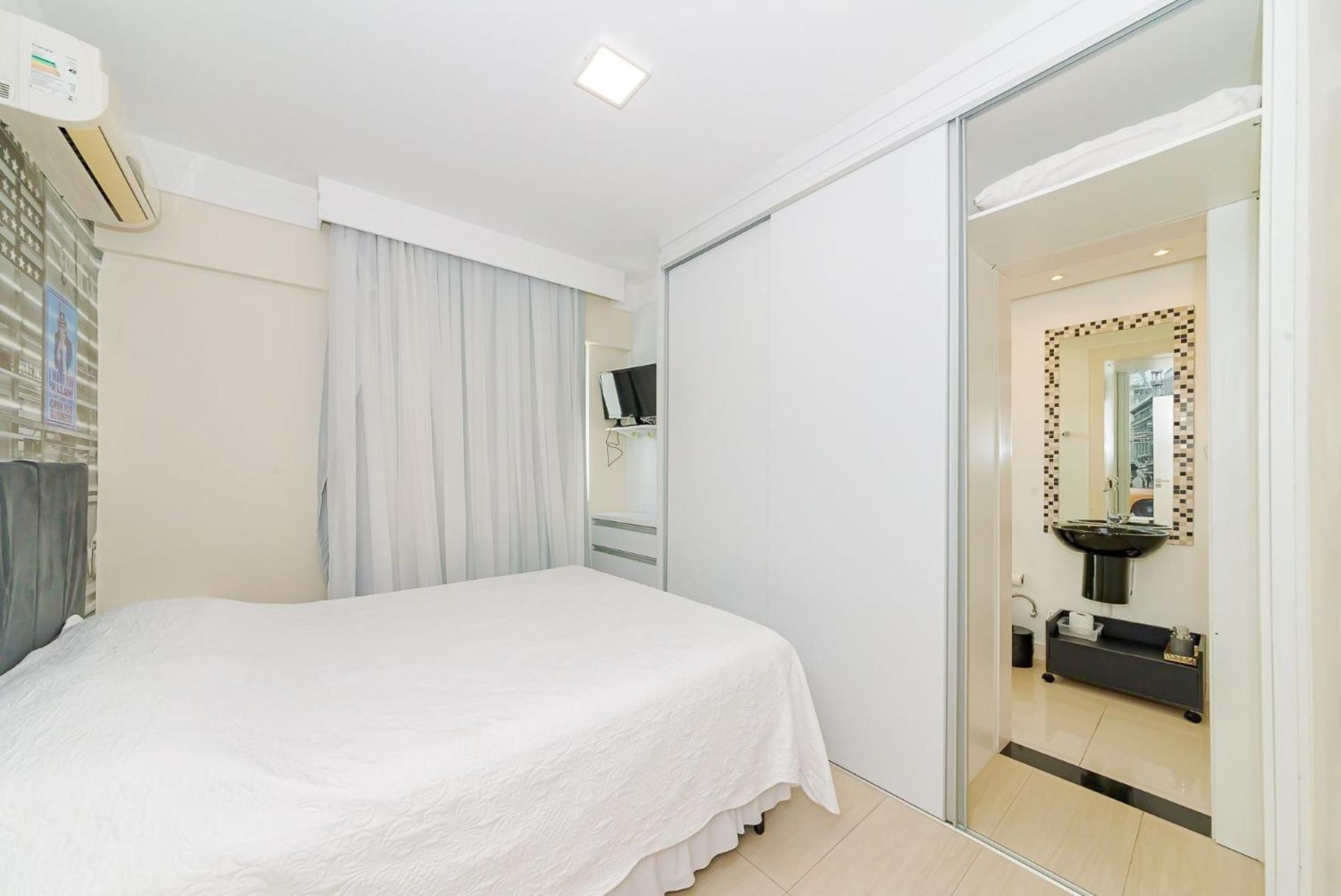 3 Suites Linda Vista Da Orla De Bc A 50M Da Praia - Somente Familiares Balneário Camboriú Екстериор снимка