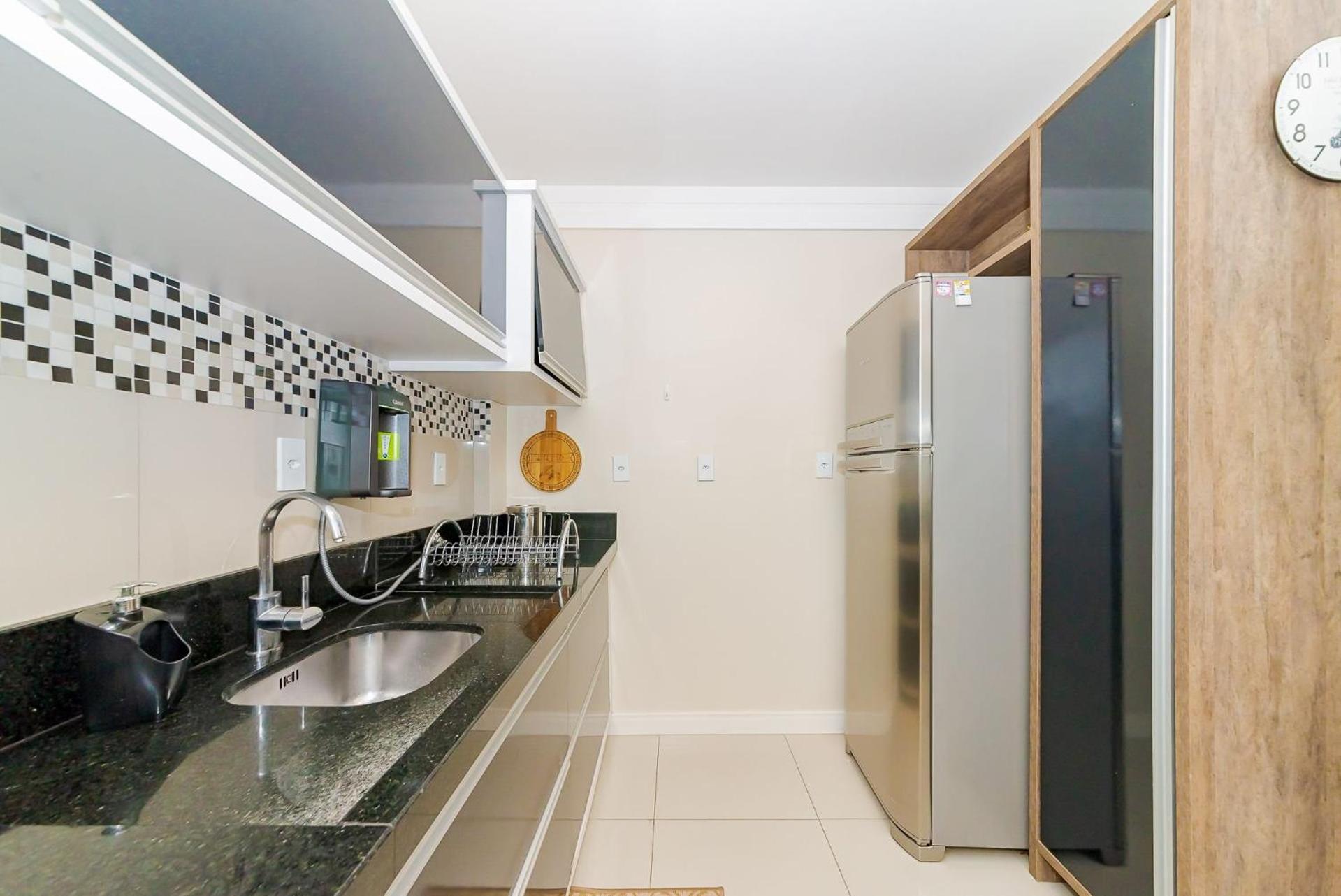 3 Suites Linda Vista Da Orla De Bc A 50M Da Praia - Somente Familiares Balneário Camboriú Екстериор снимка